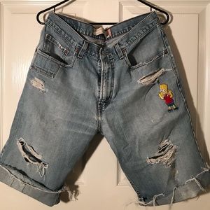 Distressed Levi’s denim jean shorts